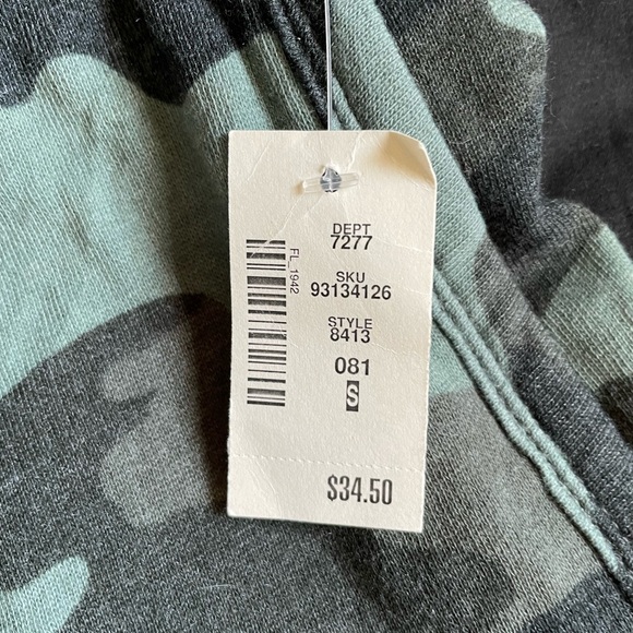 NWT American Eagle Camo Shorts - Picture 3 of 3